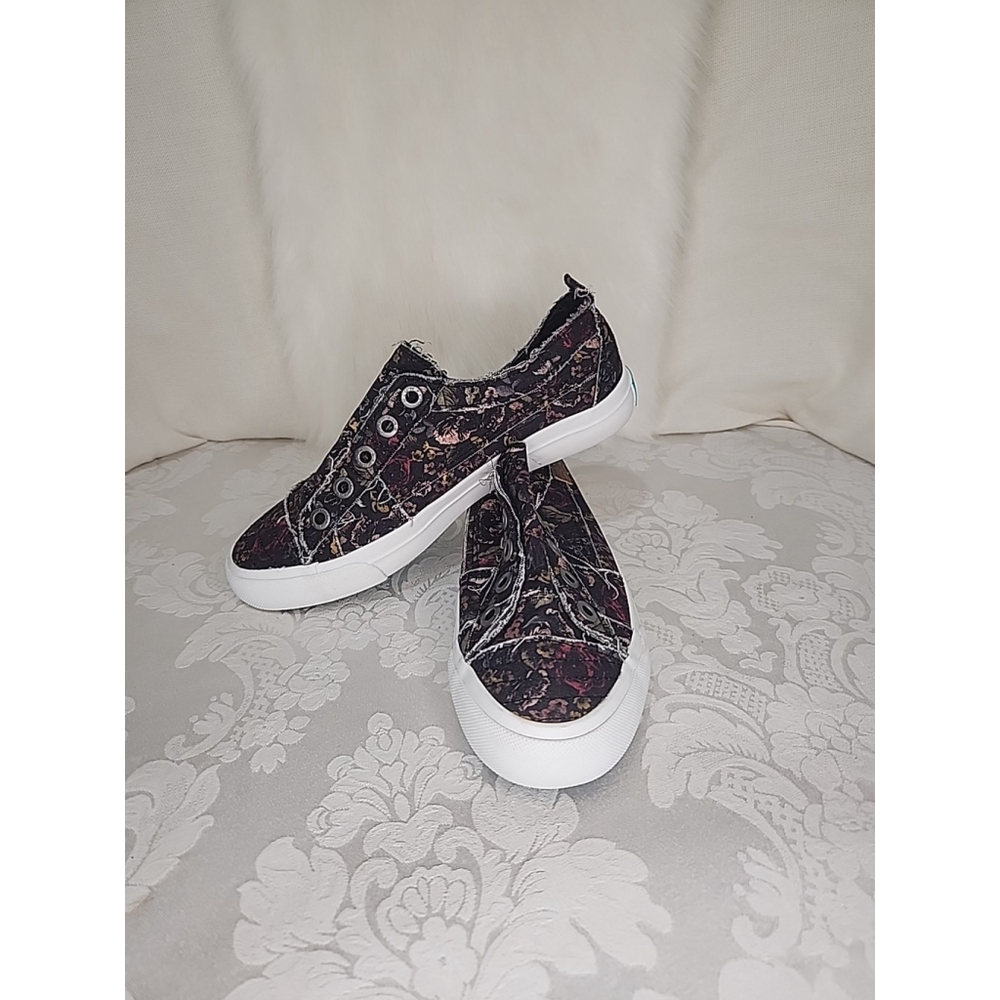 Blowfish Canvas Women's Slip-on Sneaker Size 7, New